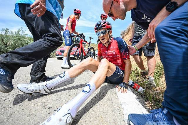 Падения велогонщиков и сход Таймена Аренсмана на 7-м этапе Вуэльты Испании-2023
