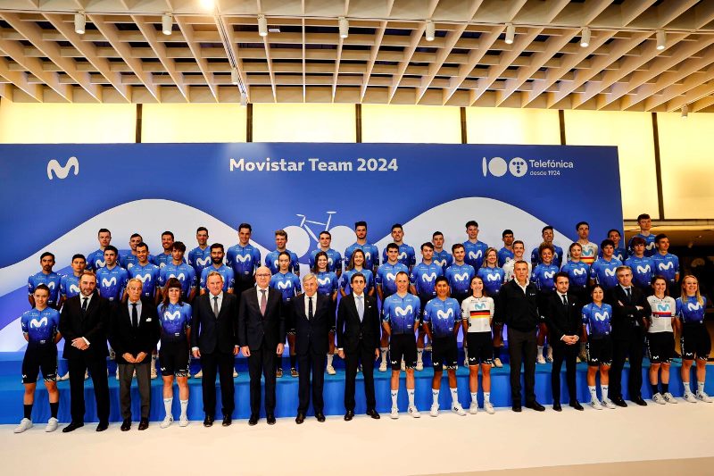 Велокоманда Movistar представила состав и велоформу команды на 2024 год