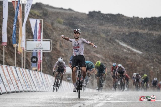 Финн Фишер-Блек возглавил общий зачёт Тура Омана-2024 после победы на 2-м этапе