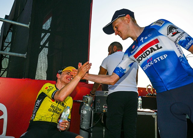 Олав Коой выиграл спринт у Тима Мерлира по фотофинишу на 5-м этапе Тура ОАЭ-2024