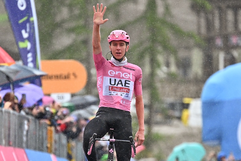 Пятая победа на этапе и 15-я розовая майка Тадея Погачара на Джиро д’Италия-2024