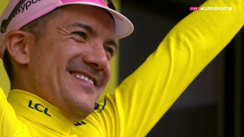 Первая жёлтая майка Ричарда Карапаса после 3-го этапа Тур де Франс-2024