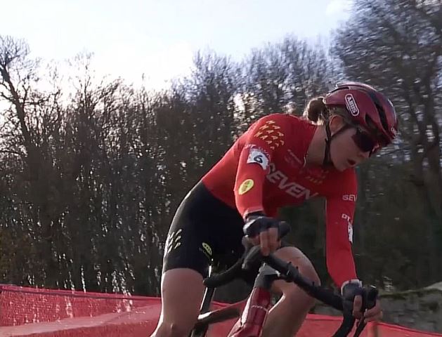 Аник ван Альфен — победительница этапа Кубка мира UCI по велокроссу-2025 во Фламанвиле