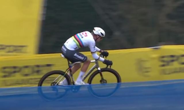 ������� ���� �� ��������� ����� ��� ��� ���� �� ���������� Azencross � ��������