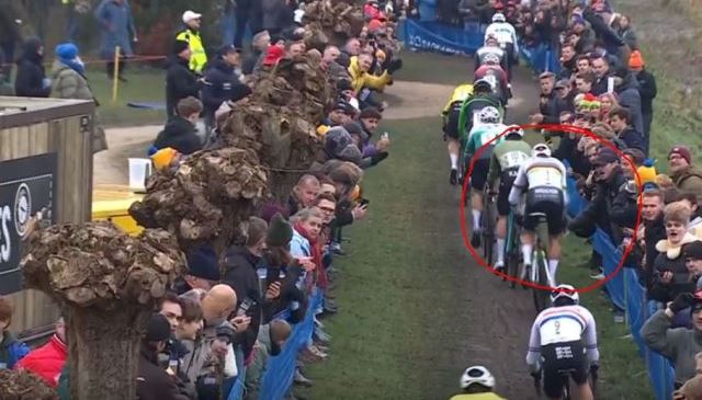 ������� ���� �� ��������� ����� ��� ��� ���� �� ���������� Azencross � ��������