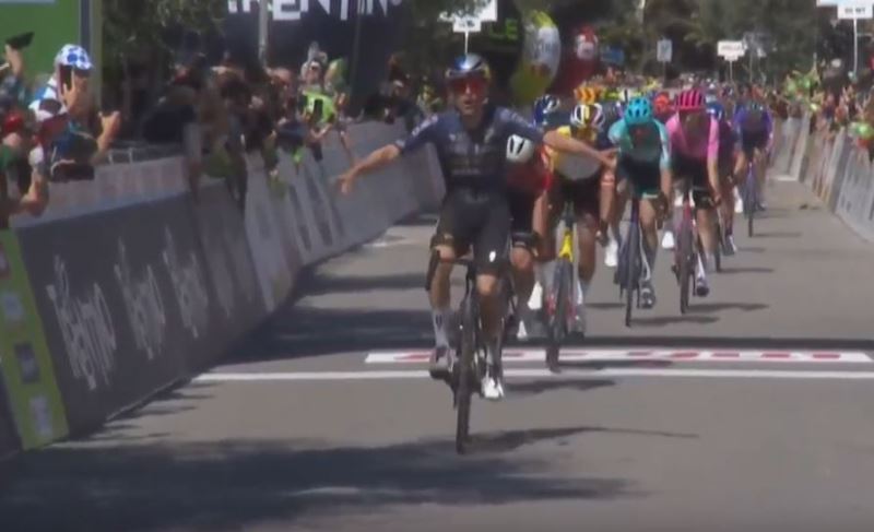 Том Пидкок &mdash; победитель 3 этапа Тура Альп-2026