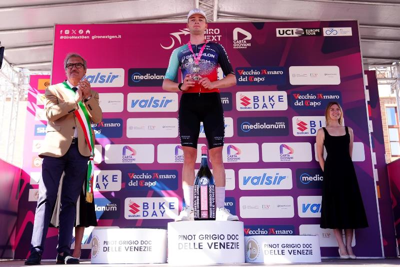 Каспер Хёугланд — победитель 1 этапа Giro Next Gen-2026 Каспер Хёугланд — победитель 1 этапа Giro Next Gen-2026