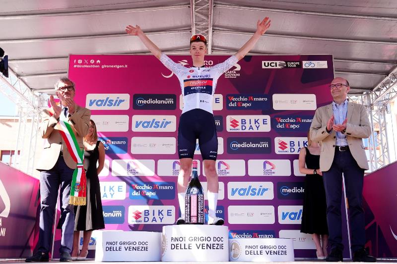 Каспер Хёугланд — победитель 1 этапа Giro Next Gen-2026 Каспер Хёугланд — победитель 1 этапа Giro Next Gen-2026