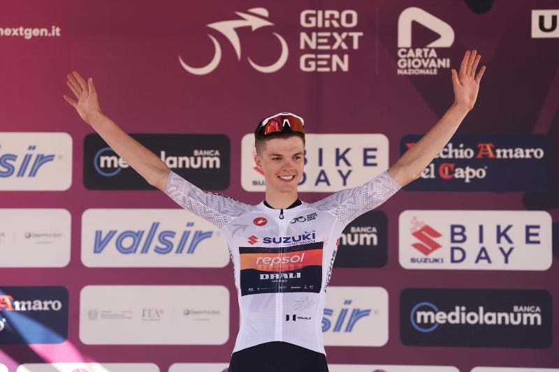 Каспер Хёугланд — победитель 1 этапа Giro Next Gen-2026 Каспер Хёугланд — победитель 1 этапа Giro Next Gen-2026
